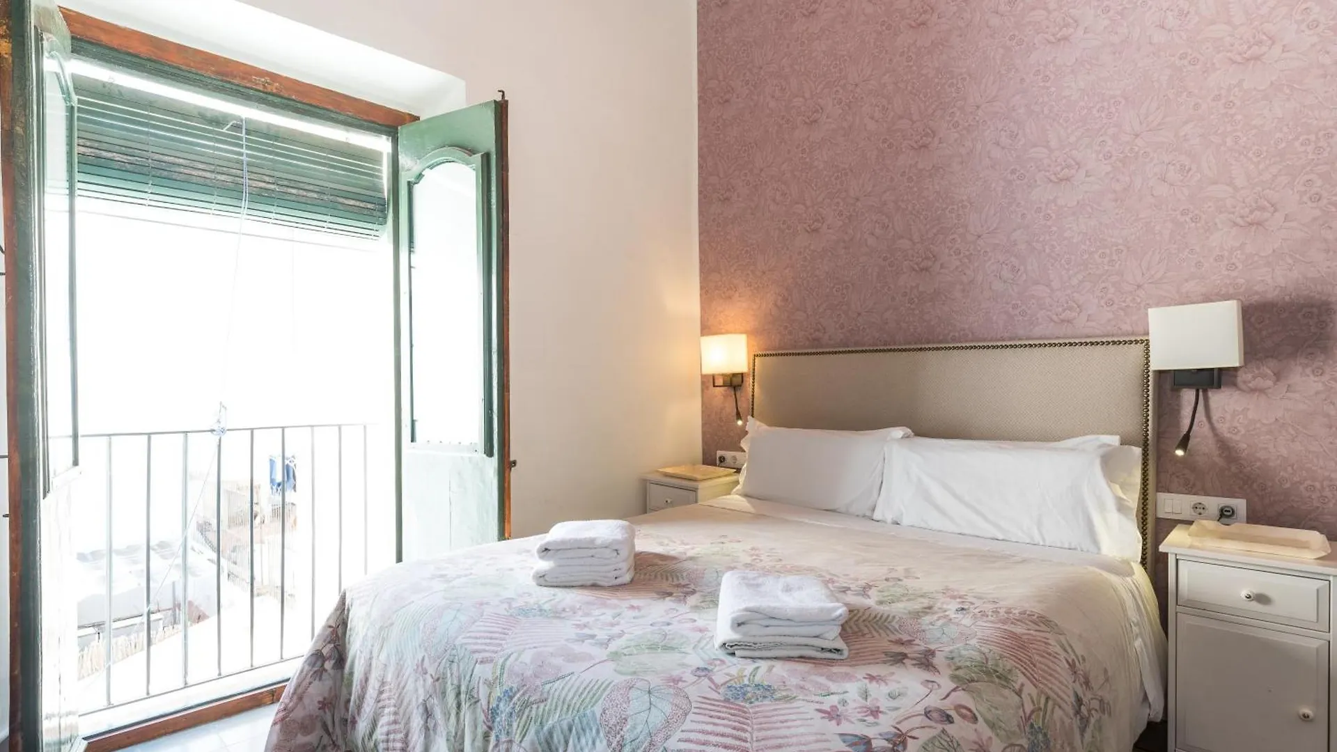Apartamentos Bartomeu By Habama Group Sitges Spain